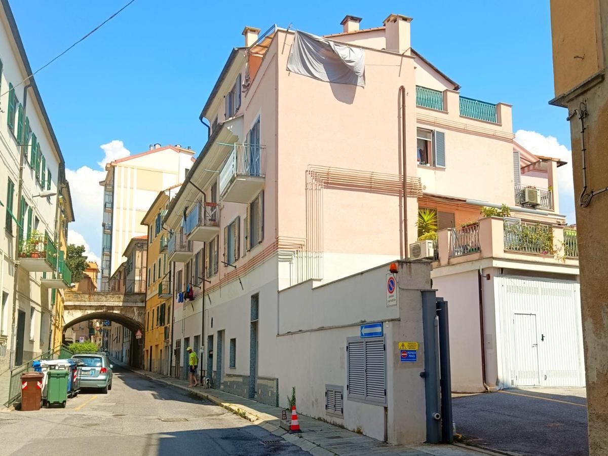 A Casa Di Pizz - Bilocale Con Parcheggio Privato Apartment Савона Екстериор снимка