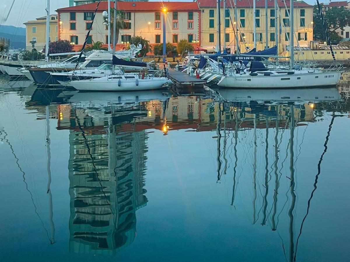 A Casa Di Pizz - Bilocale Con Parcheggio Privato Apartment Савона Екстериор снимка